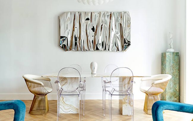 Fotografía de arquitectura interior con composición artística y materiales premium
